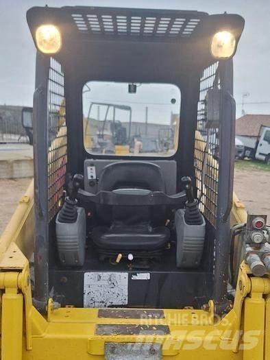 Komatsu SK815 Pienkuormaajat