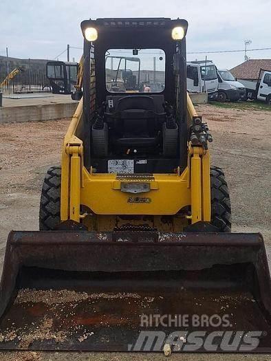 Komatsu SK815 Pienkuormaajat