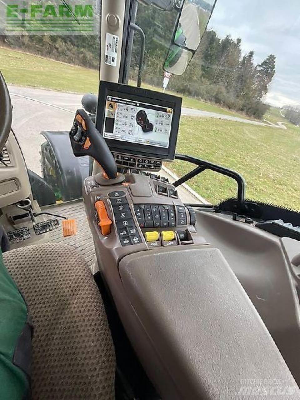 John Deere 6215 r Traktorit