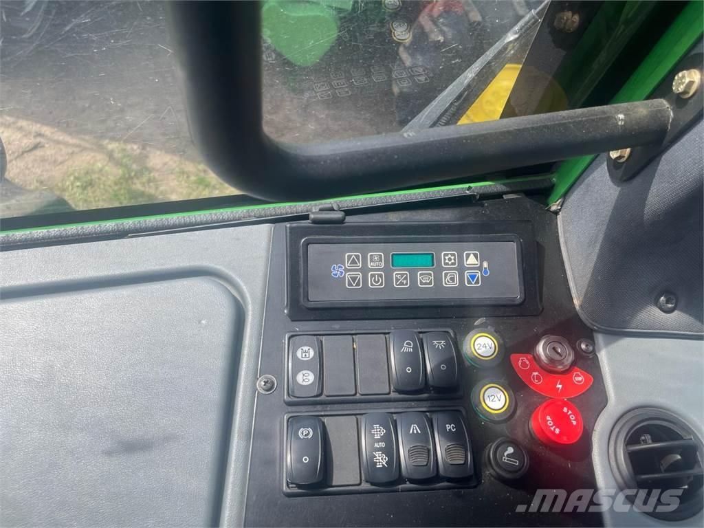 John Deere 1270 E Harvesterit