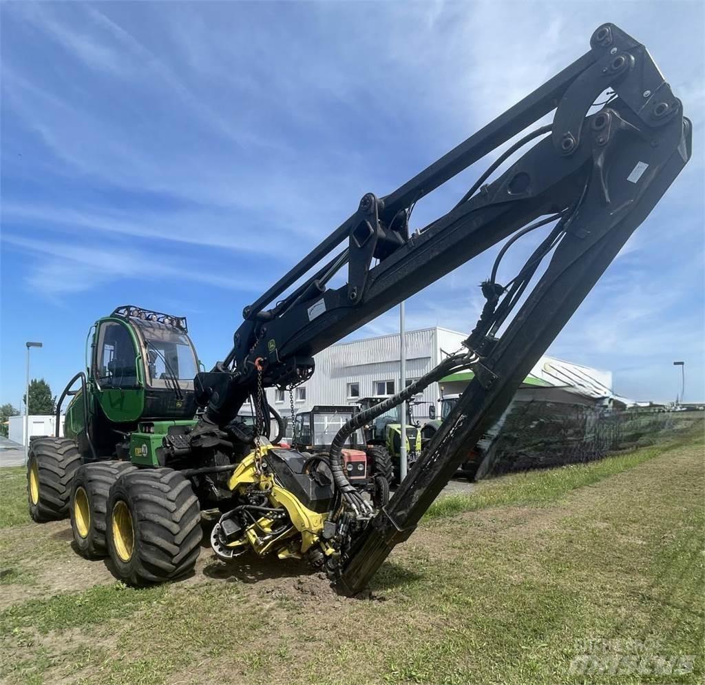 John Deere 1270 E Harvesterit