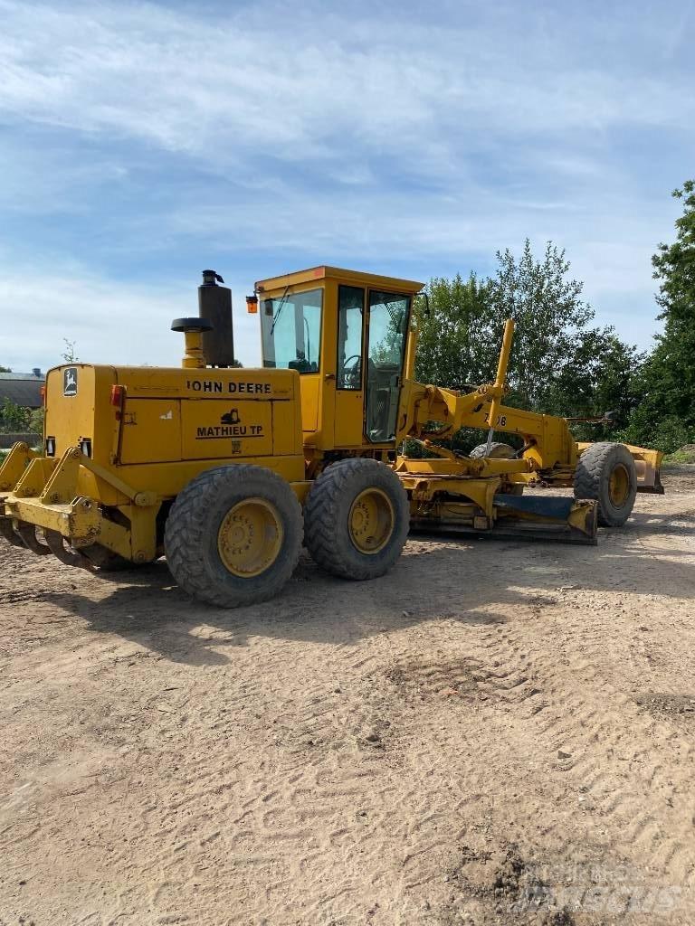 John Deere 770b Tiehöylät