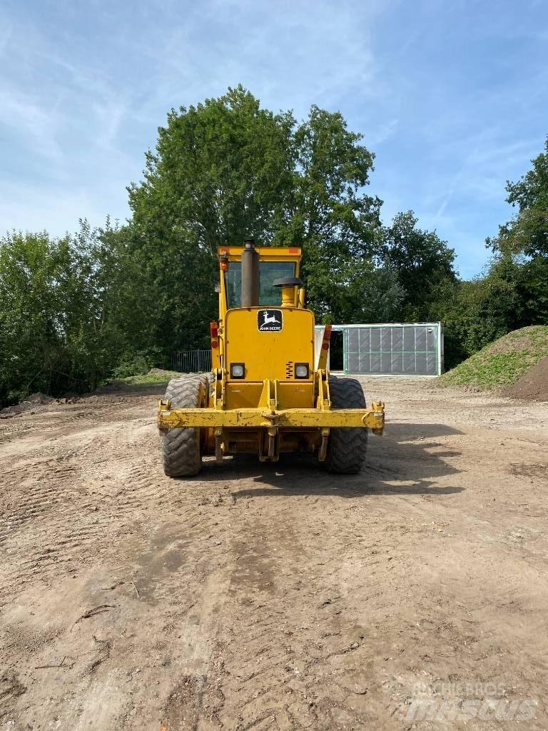 John Deere 770b Tiehöylät