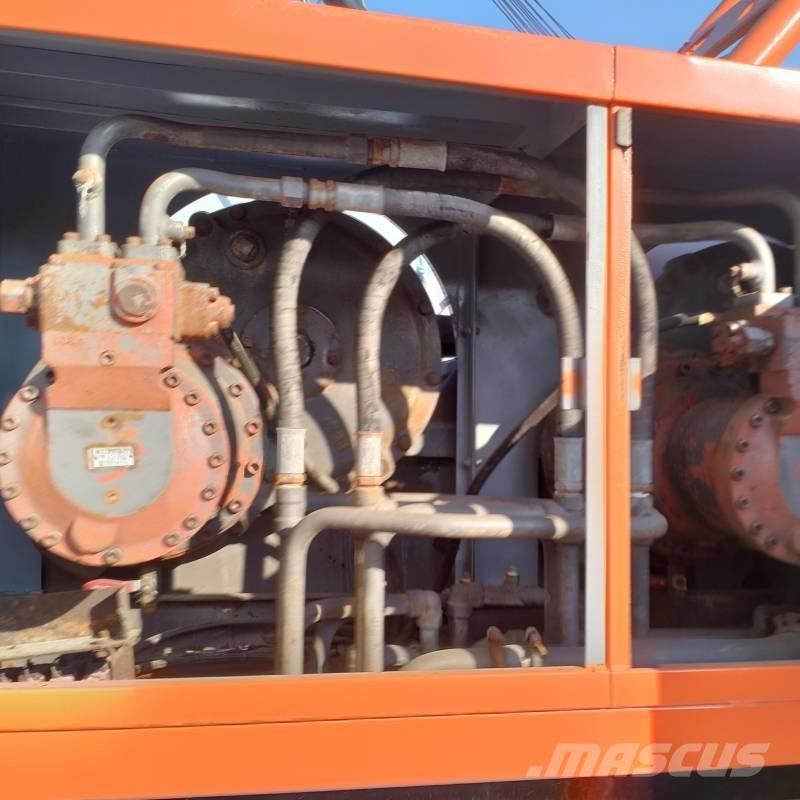 Hitachi KH 150 Tela-alustaiset nosturit