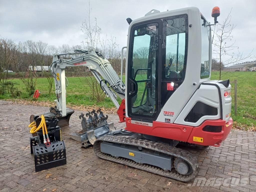 Takeuchi TB 225 Minikaivukoneet < 7t
