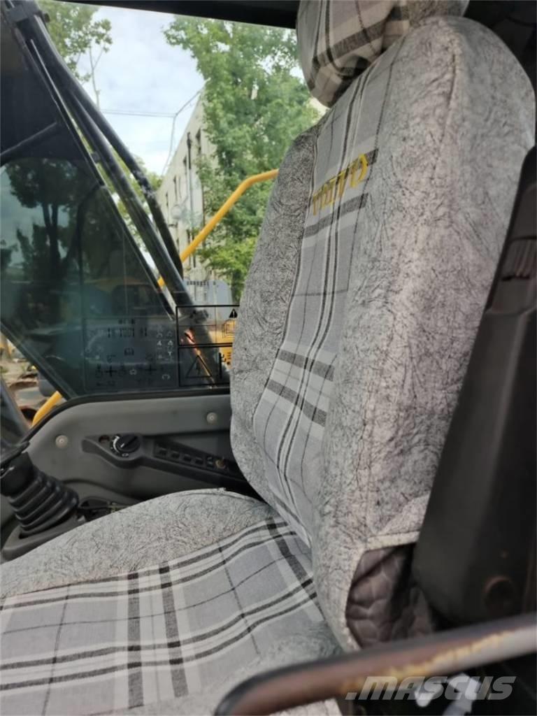 Volvo EC 140 B LC Telakaivukoneet