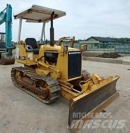Komatsu D 20 A-6 Telaketjupuskutraktorit