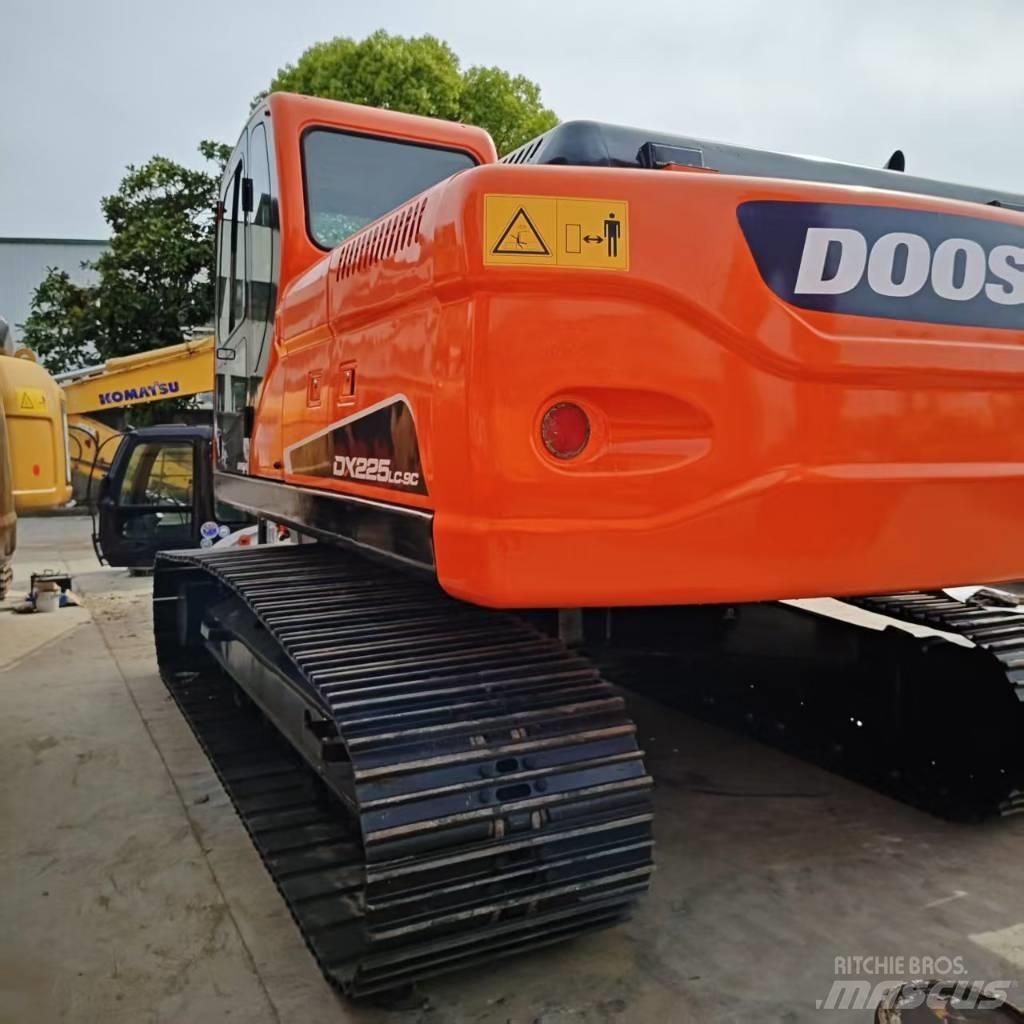Doosan DX 225 Telakaivukoneet