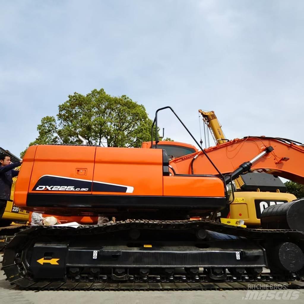 Doosan DX 225 Telakaivukoneet