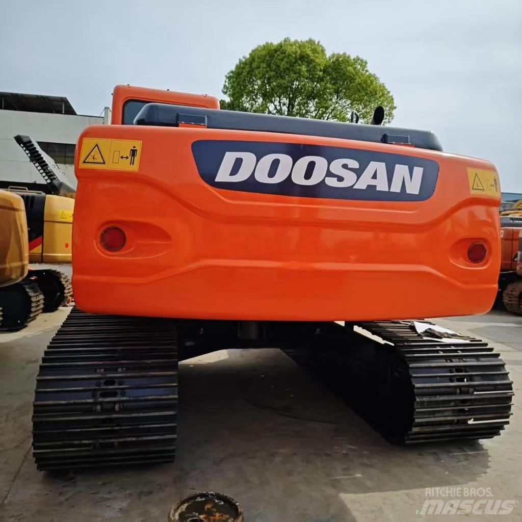 Doosan DX 225 Telakaivukoneet