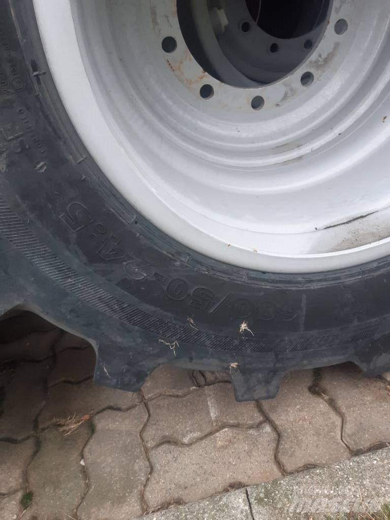 Nokian 600/50-24,5 Renkaat ja vanteet