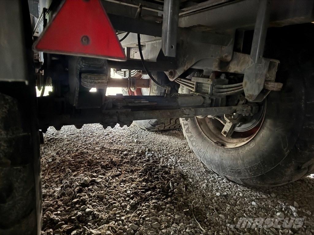 CLAAS Quantum 5800 P Keräävät noukinvaunut ja silppurivaunut