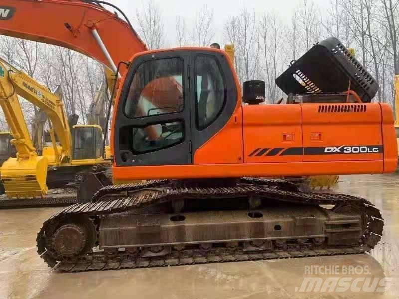 Doosan DX300LC Telakaivukoneet