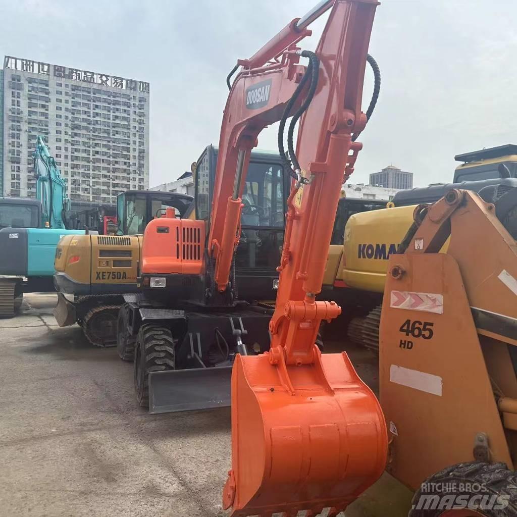 Doosan DX60W Pyöräkaivukoneet