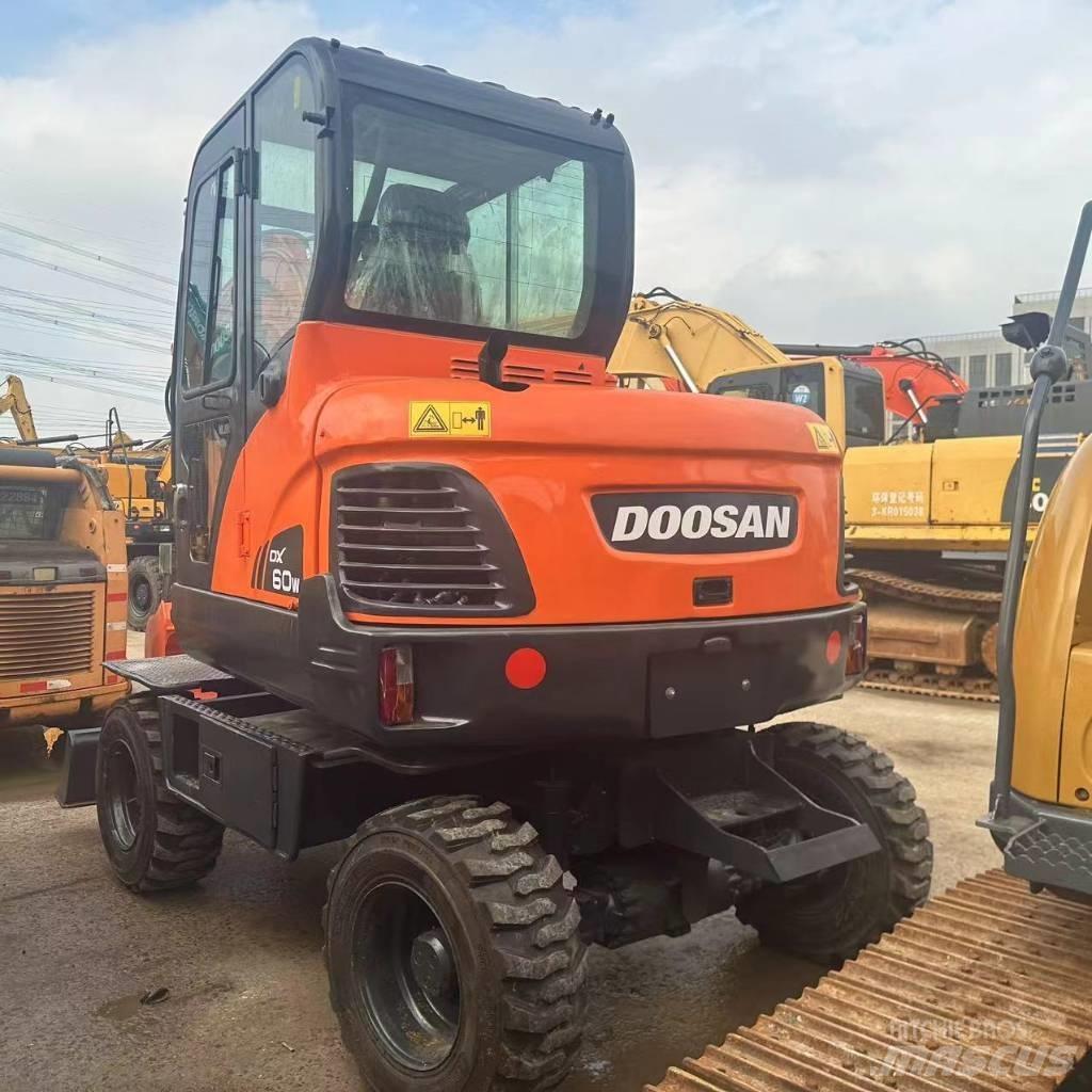 Doosan DX60W Pyöräkaivukoneet