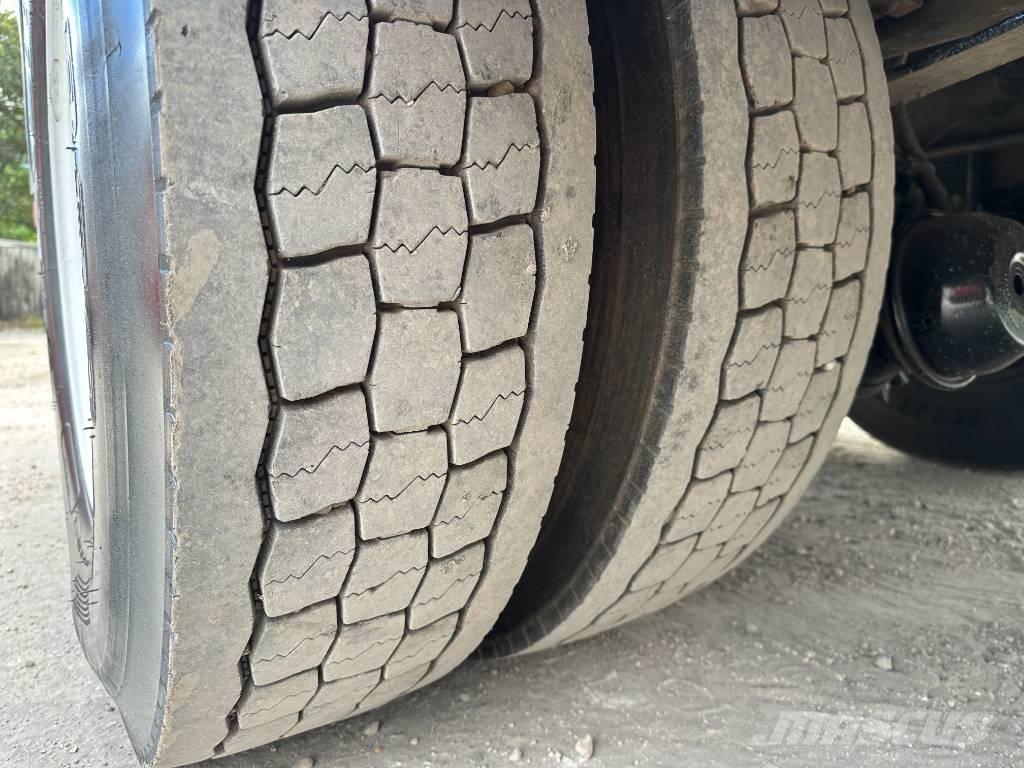 Ford F 750 XL SD Nosturiautot