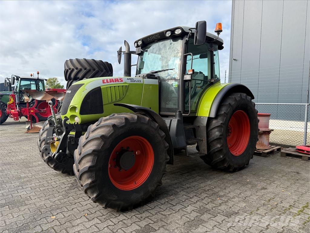 CLAAS Ares 697 ATZ Traktorit