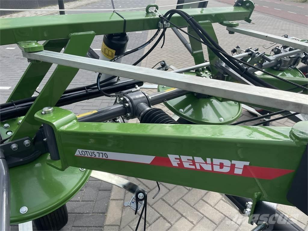 Fendt Lotus 770 Pöyhimet ja haravat