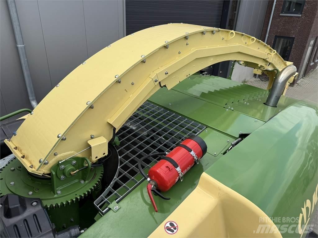 Krone BigX 630 Paalinkäsittelykoneet