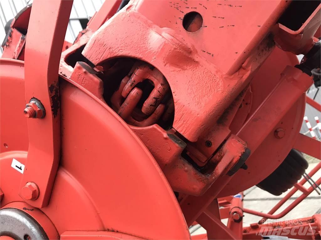 Kuhn GF 10802 T Pöyhimet ja haravat