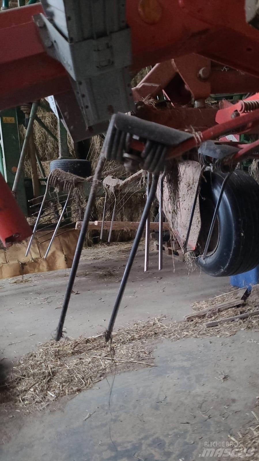 Kuhn GF 13002 Pöyhimet ja haravat