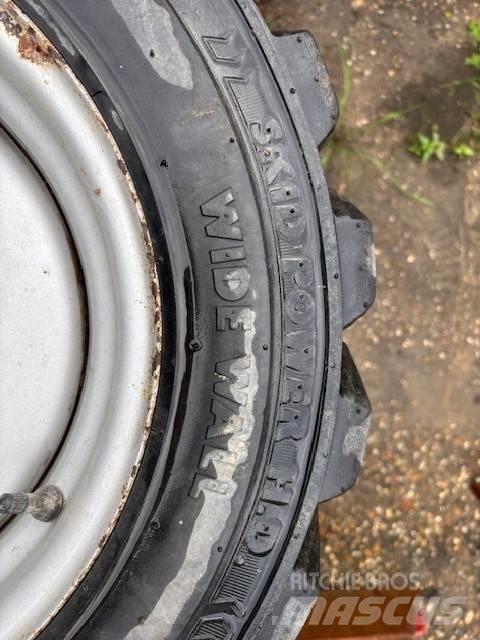 Set BKT 27x8.50-15 Renkaat ja vanteet