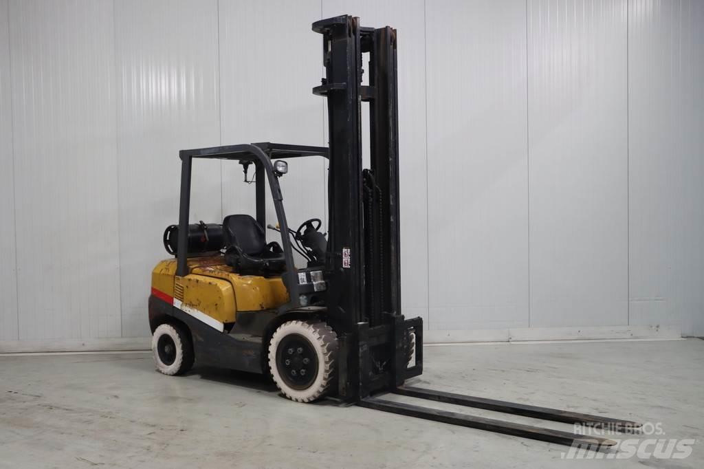 TCM FG30T3 Nestekaasutrukit