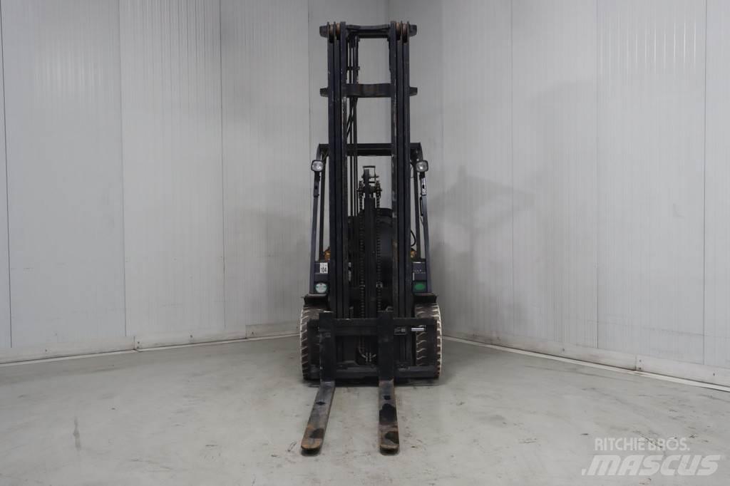 TCM FG30T3 Nestekaasutrukit