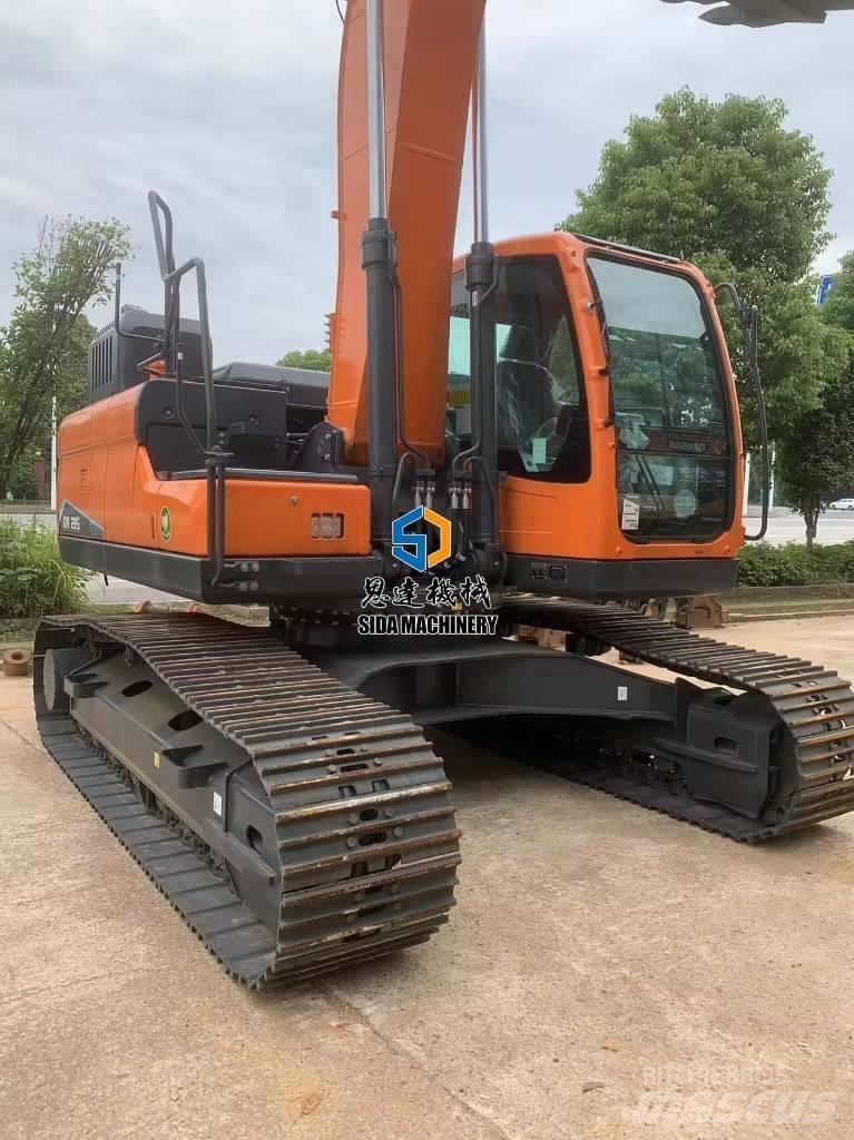 Develon DX 215 Midikaivukoneet 7t - 12t