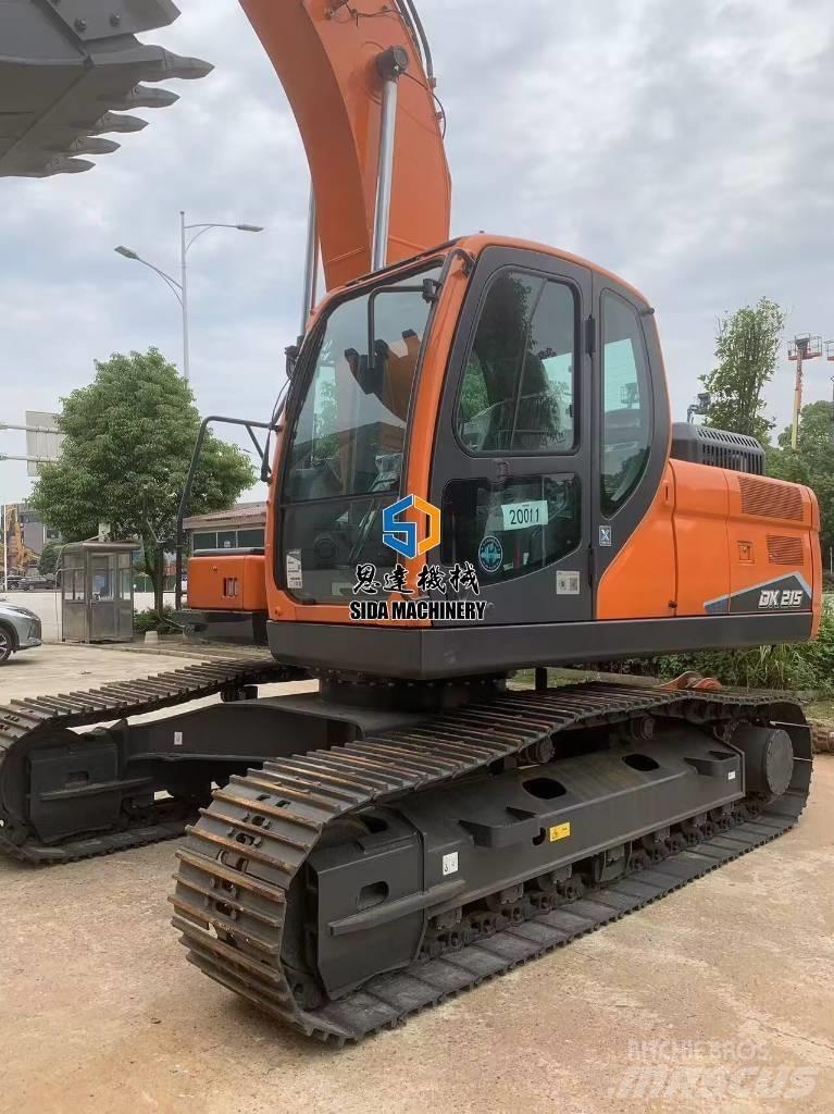 Develon DX 215 Midikaivukoneet 7t - 12t
