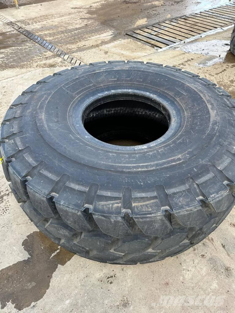 Bridgestone 26.5R25 Renkaat ja vanteet