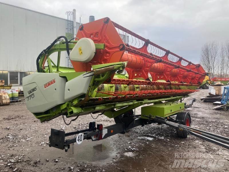CLAAS LEXION 7400 Leikkuupuimurit