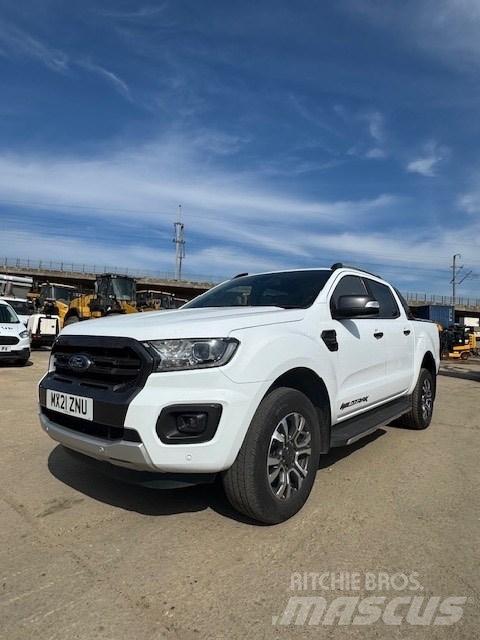 Ford Ranger Wildtrak Lava-autot