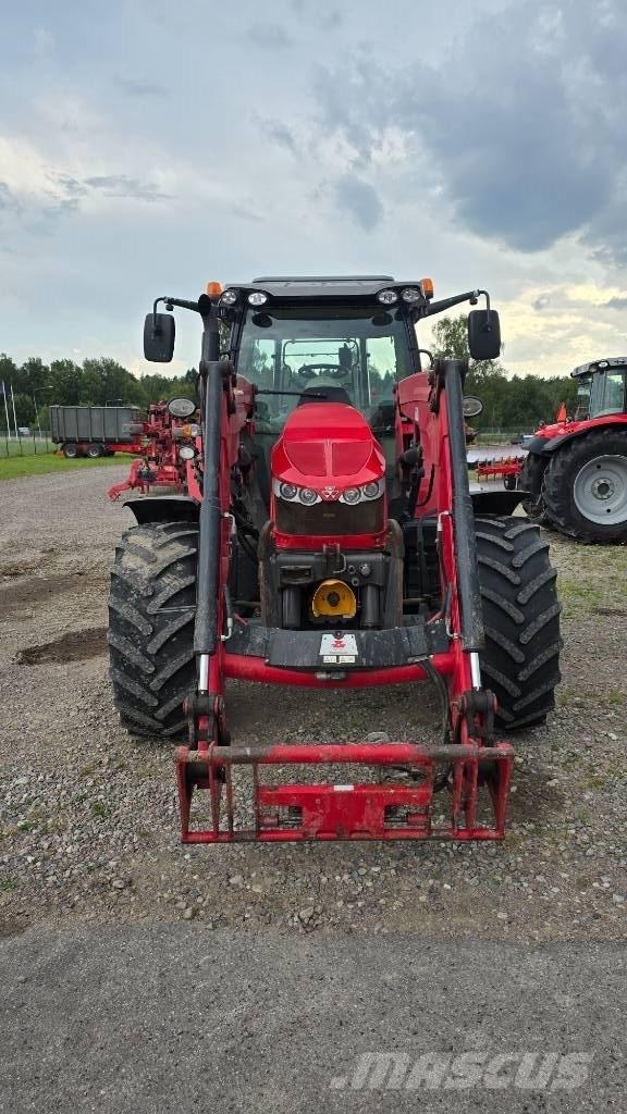 Massey Ferguson 5713 Traktorit