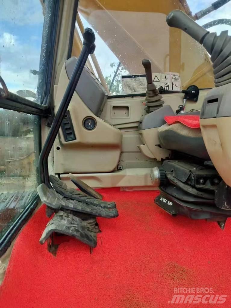 CAT 320 B L Telakaivukoneet