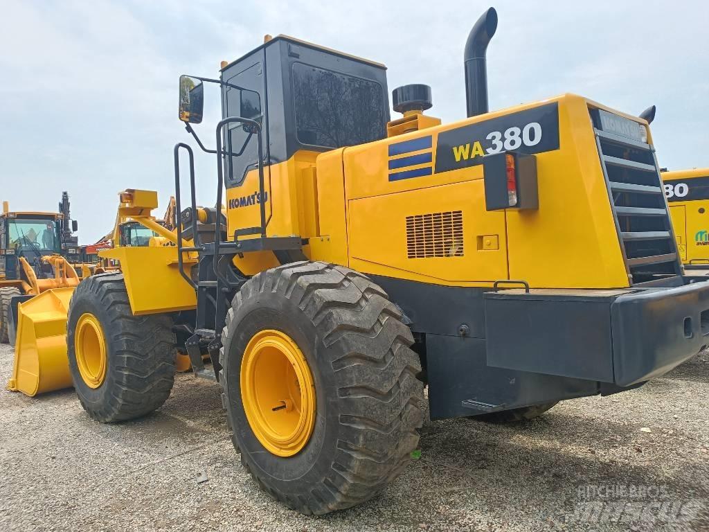 Komatsu WA 380 Pyöräkuormaajat