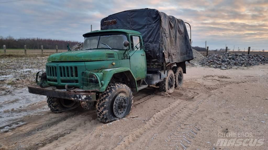 ZIL 157 K 6x6 Umpikorikuorma-autot