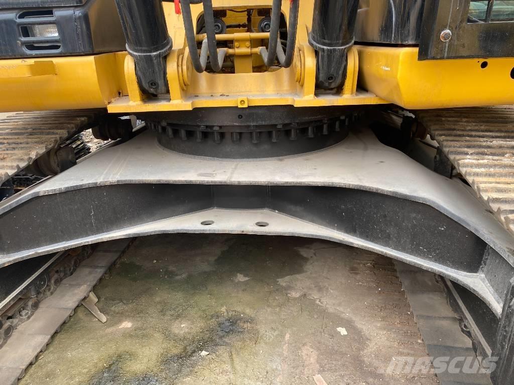 CAT 330 D Telakaivukoneet