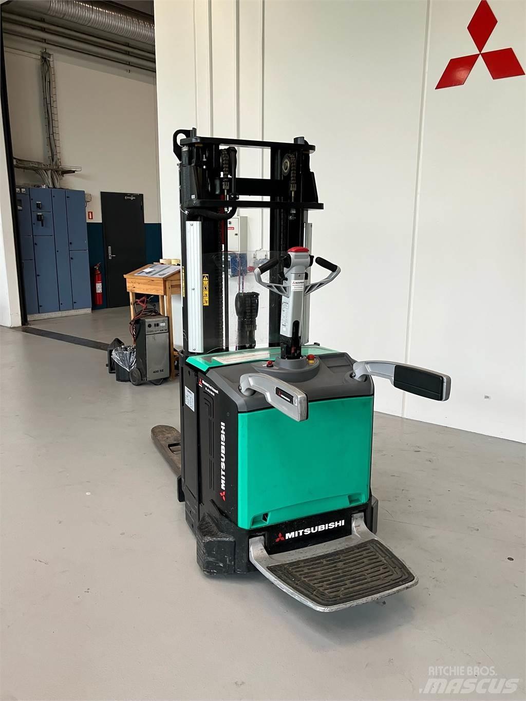 Mitsubishi SBV16N Lavansiirtotrukit ajotasolla