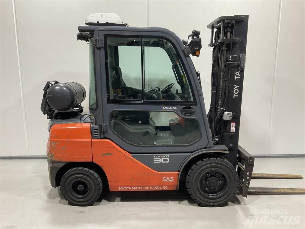 Toyota 02-8FGF30 Nestekaasutrukit