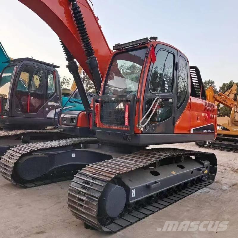Doosan DX 225 LC Telakaivukoneet