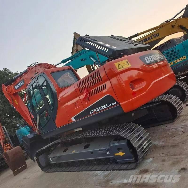 Doosan DX 225 LC Telakaivukoneet