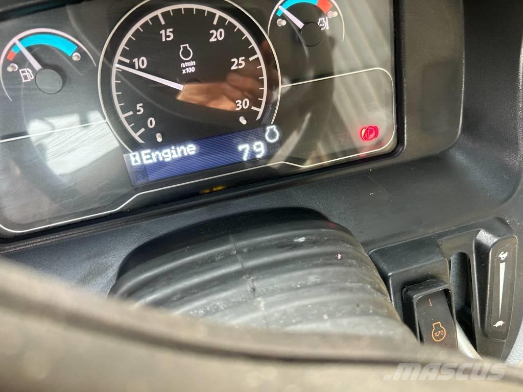 John Deere 2038R Taajamatraktorit