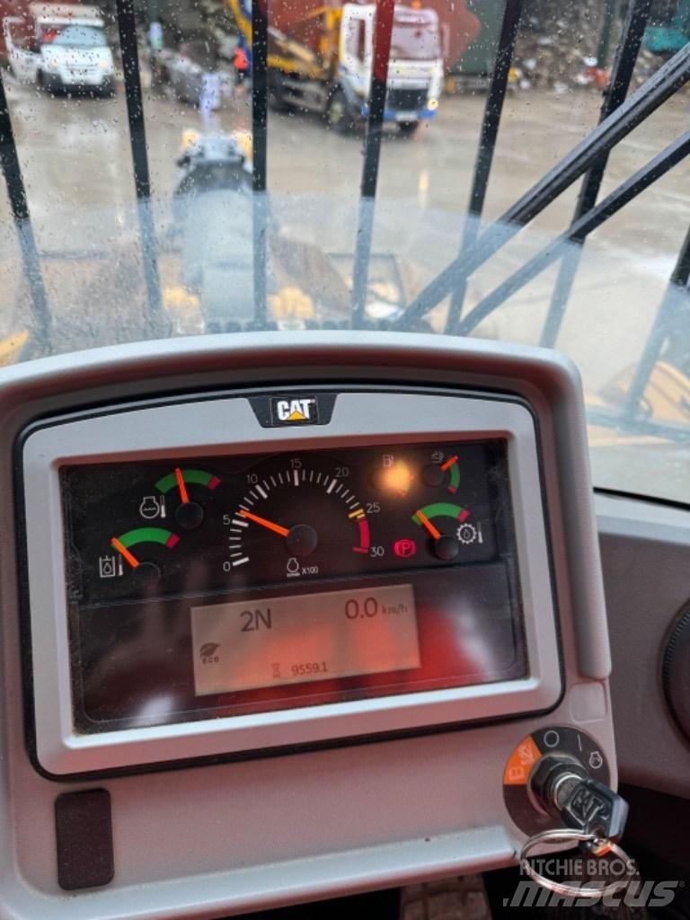 CAT 966 M Pyöräkuormaajat