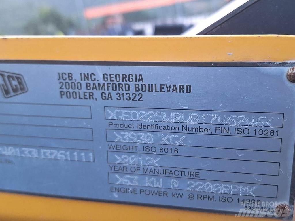 JCB 225 Pienkuormaajat