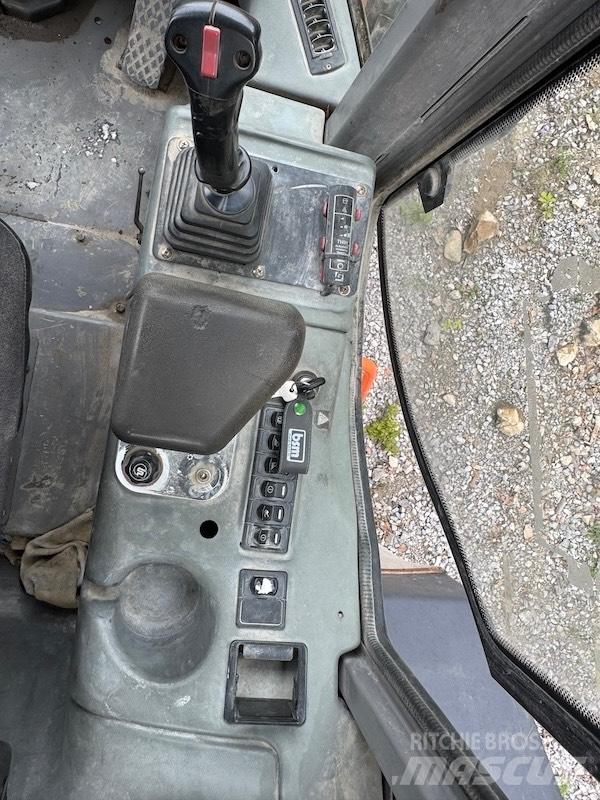 Hitachi LX 290 E Pyöräkuormaajat