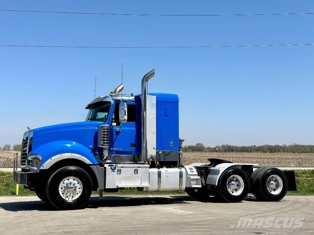 Mack Titan TD 713 Vetopöytäautot