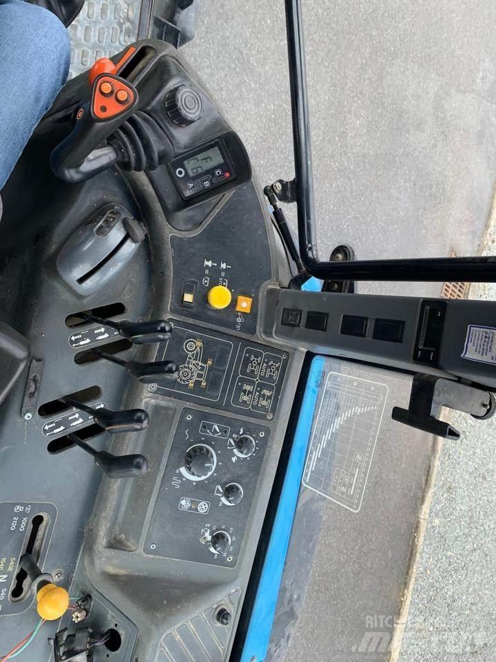 New Holland TM150 Traktorit