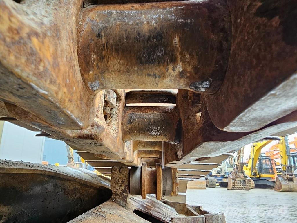 Komatsu HB215LC-2 Telakaivukoneet