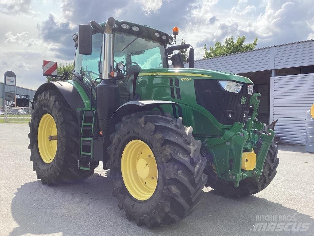 John Deere 6250 R Traktorit